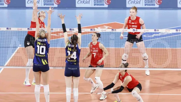 2025 Kadınlar AXA Sigorta Kupa Voley'de ilk finalist Fenerbahçe