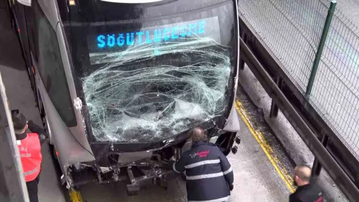 Avcılar metrobüs kazası: 2'si çocuk 21 yaralı