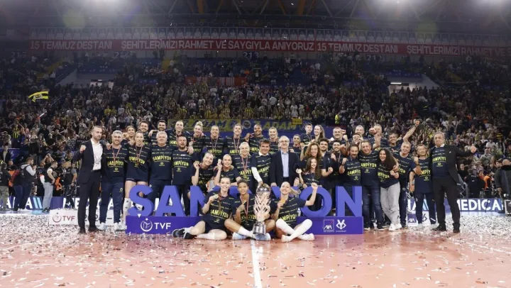 AXA Sigorta Kadınlar Kupa Voley'de kazanan Fenerbahçe