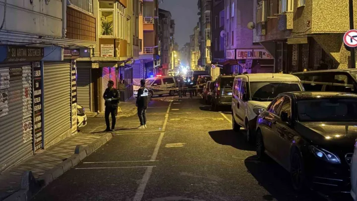 Bağcılar'da kimlik kontrolündeki şahıslar bekçilere ateş açtı: 1 bekçi ağır yaralı