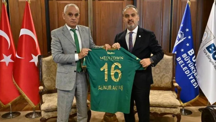 Bursaspor Kulübü, Alinur Aktaş'ı ziyaret etti