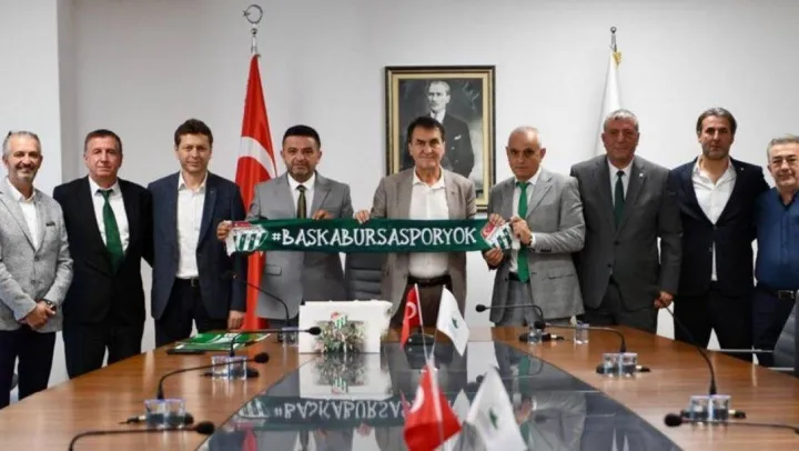 Bursaspor Kulübü, Osmangazi Belediye Başkanı Mustafa Dündar'ı ziyaret etti