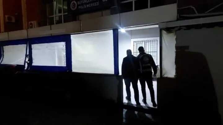 Büyükçekmece'de yol kesip aracı yumruklayan sürücü yakalandı