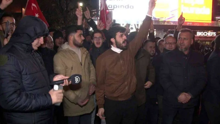 Danimarka'da Kur'an-ı Kerim yakılması Şişli'de protesto edildi