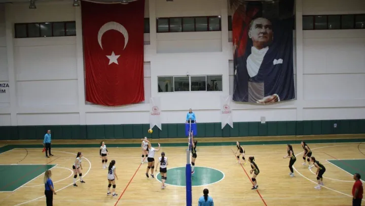 Derincespor Kulübü, Küçük Kızlar Voleybol Ligi'nde ilk müsabakasına çıktı