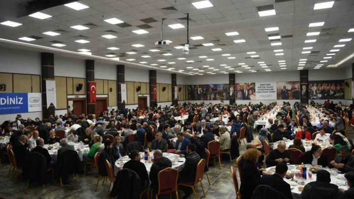 Esenyurt Belediye Başkanı Bozkurt, STK'lar, il dernekler birliği ve amatör spor kulübü temsilcileriyle iftar sofrasında bir araya geldi
