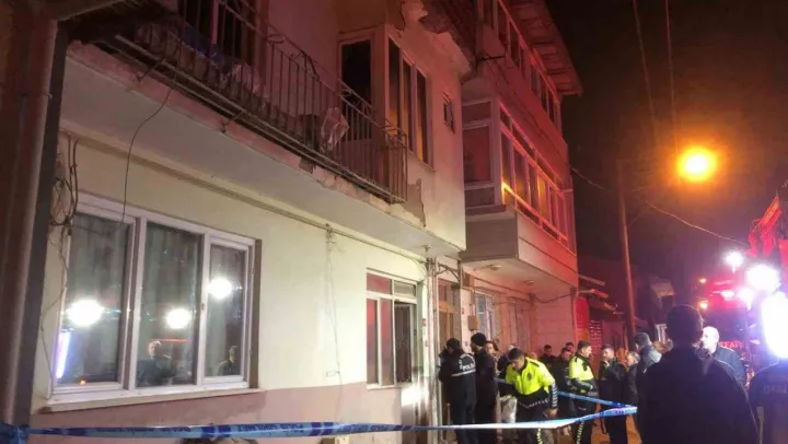 Evde çıkan yangında 3 aylık bebek ve 4 yaşındaki çocuk hayatını kaybetti