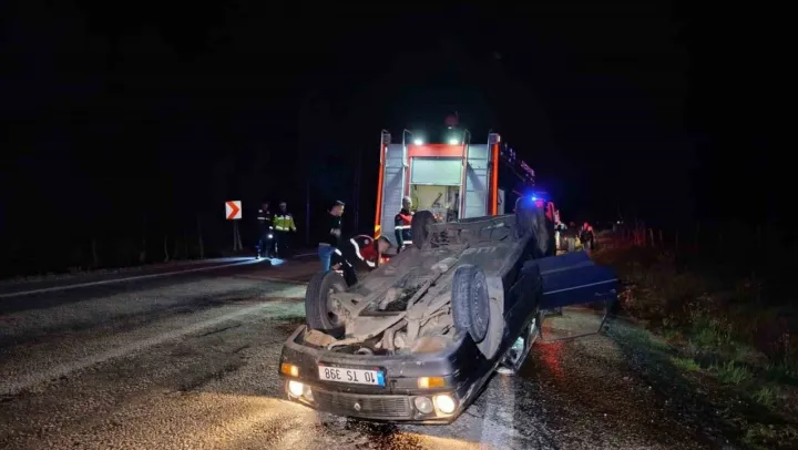 Farları kapalı olan otomobile arkadan çarptı: 5 kişi yaralandı