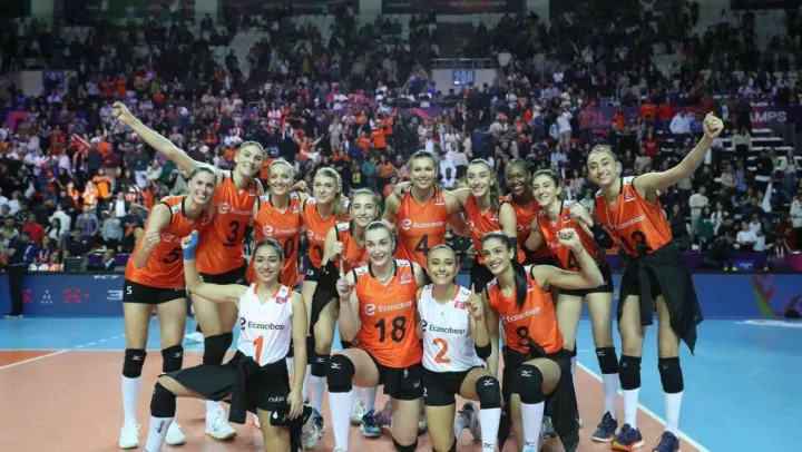 FIVB Kulüpler Dünya Şampiyonası: Eczacıbaşı Dynavit: 3 - Dentil Prai Clube: 0