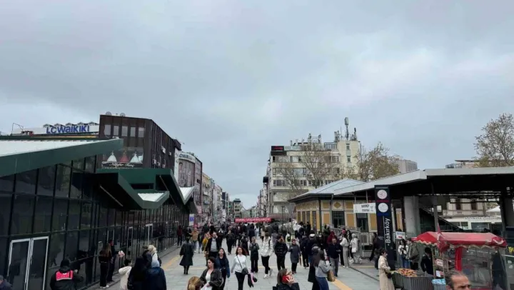 İstanbul'da boykot çağrısı karşılık bulmadı: AVM ve restoranlarda yoğunluk dikkat çekti