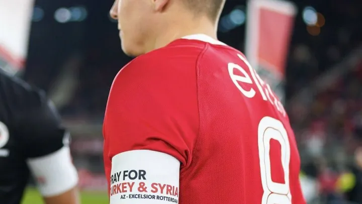 Jordy Clasie'den formasını isteyen küçük taraftara: 'Formalar Türkiye'ye destek için satılacak'