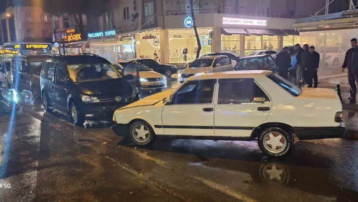 Kazaya karıştı, aracını bırakıp kaçtı