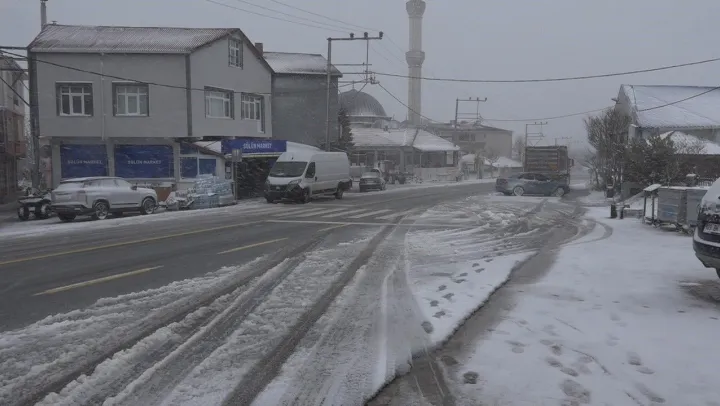 Kırklareli'nin yüksek kesimlerinde kar etkili oluyor