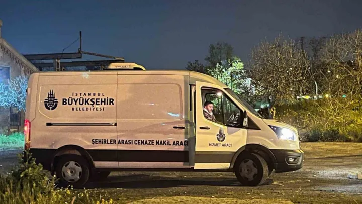 Küçükçekmece'de boş arazide çürümüş halde erkek cesedi bulundu