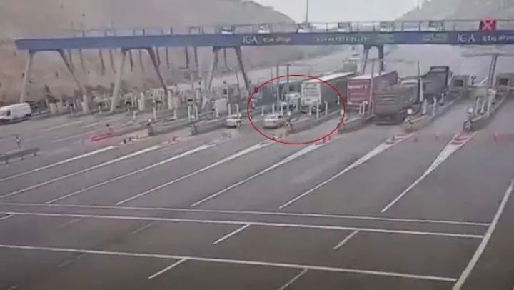 Kuzey Marmara Otoyolu'ndaki 4 kişinin öldüğü kaza anı kamerada