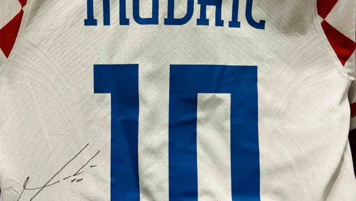 Luka Modric, formasını depremzedelere bağışladı