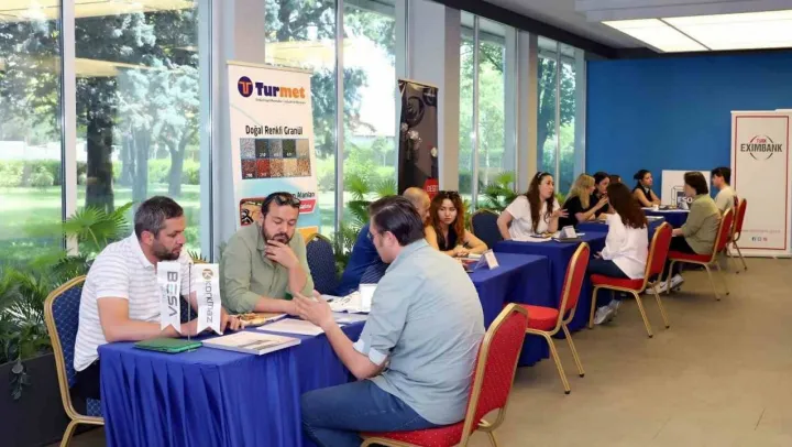 Mekatronik uzmanlık programına katılan gençler, firmaların markajında