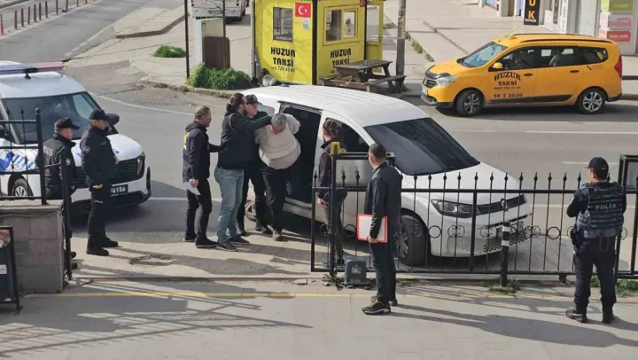 Miras dehşeti: 3 akrabasını öldüren zanlı adliyede