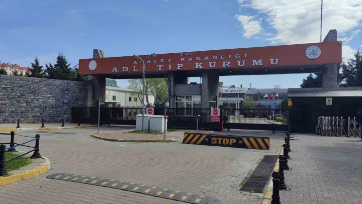 Pendik'teki feci kazada hayatını kaybeden 4 kişinin cenazesi Adli Tıp Kurumundan alındı