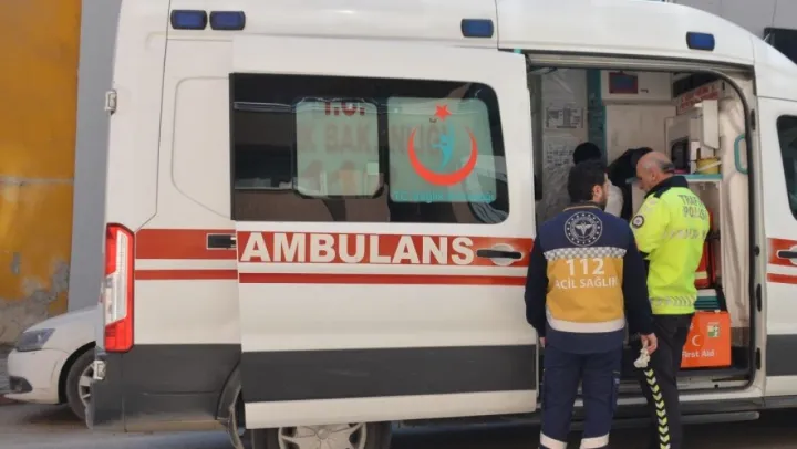 Seyir halinde devrilen motosiklet sürücüsü yaralandı