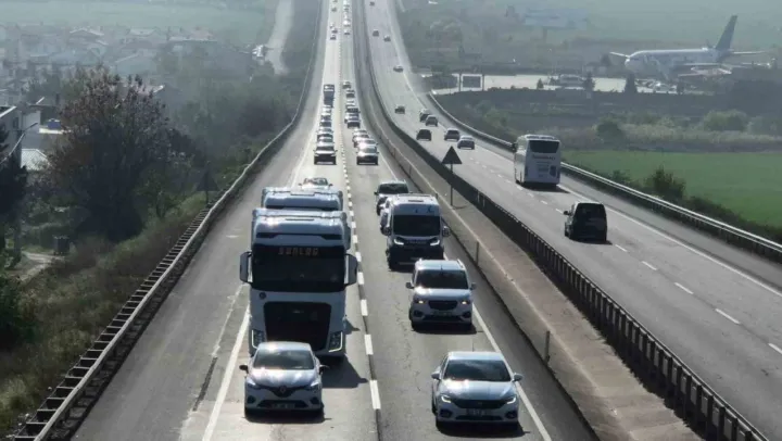 Tekirdağ-İstanbul yolunda yoğunluk oluştu