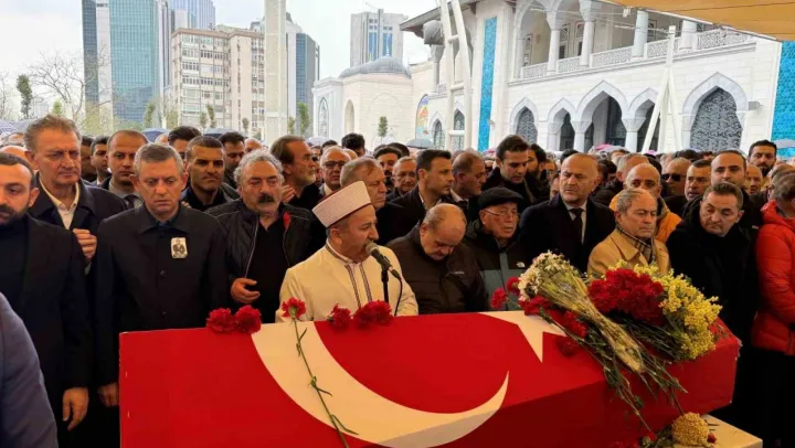 Ünlü sanatçı Volkan Konak için İstanbul'da cenaze töreni düzenlendi