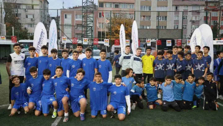 Zeytinburnu'nda amatör futbol kulüplerine nakit desteği