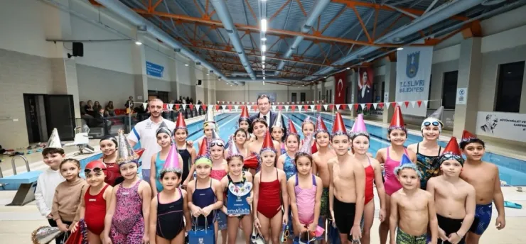 Başkan Balcıoğlu'ndan Yüzme Akademisi'ne Yeni Yıl Ziyareti