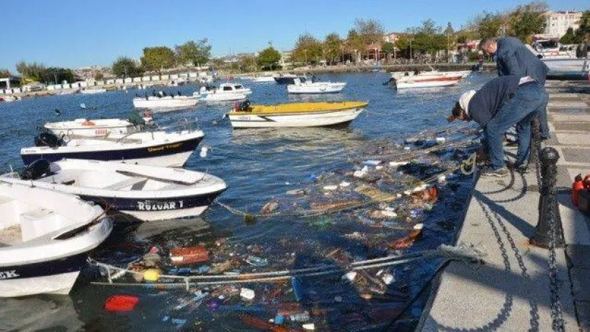 Şiddetli rüzgar kayıkları parçaladı