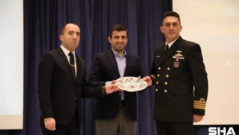 Selçuk Bayraktar, Yalova'da genç bahriyelilerle buluştu