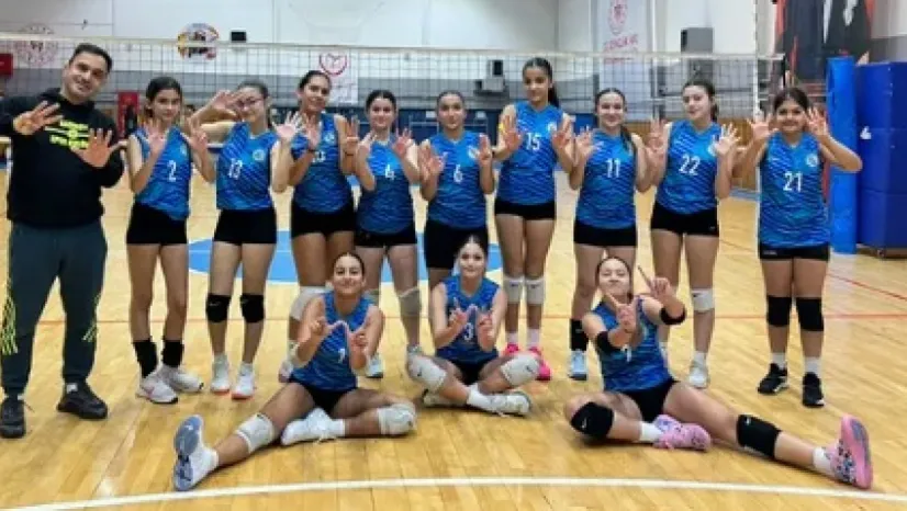 Ertuğrul Gazi Ortaokulu'ndan Tarihi Başarı: İlk Kez İstanbul'un İlk 8'i Arasında