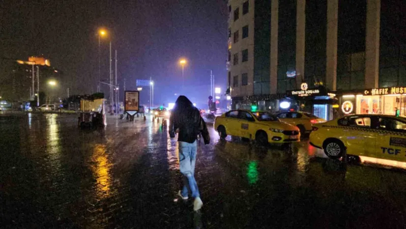 İstanbul'da beklenen sarı kodlu sağanak başladı