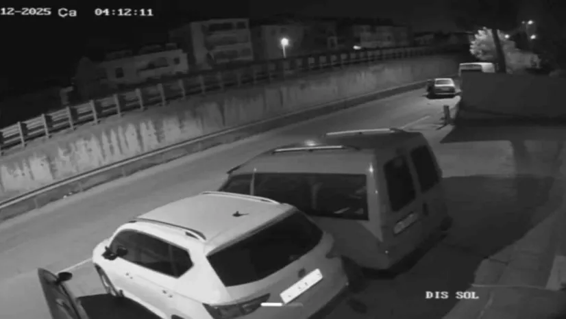 İterek çaldıkları otomobile 'kontak' ararken yakalandılar