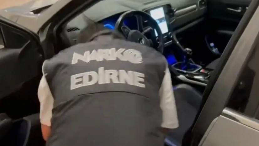 Kapıkule'de aracın gizli bölmelerinden 23 kilo 820 gram skunk çıktı