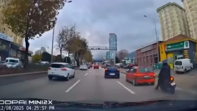 Motorcunun ölümden döndüğü anlar kamerada