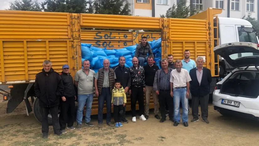 Silivri'de Hayvancılara Büyük Destek: 3500 Çuval Tritikale Yemi Dağıtıldı