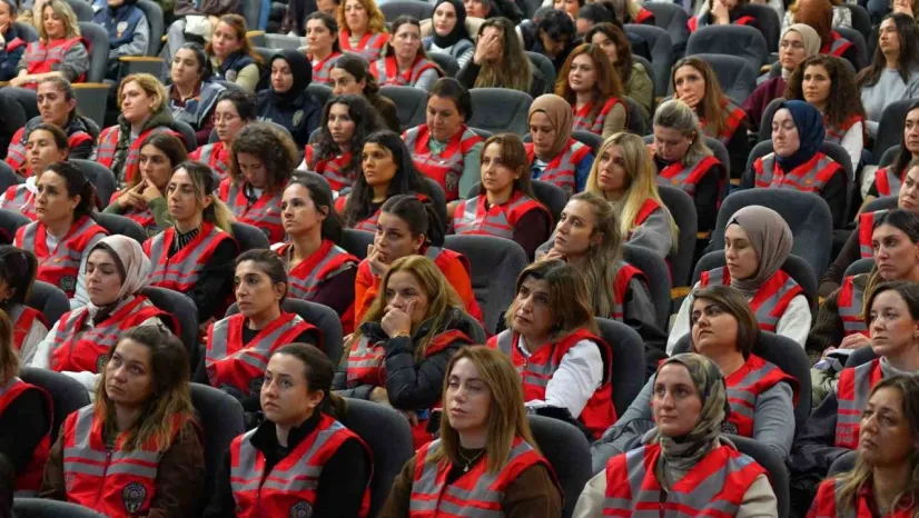 Tekirdağ'da kadın polisler 'Kadın Yasal Hakları Eğitimi' konferansında bilgilendirildi