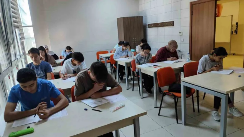 Üniversite hayali kuran gençlere Darıca Belediyesi'nden destek
