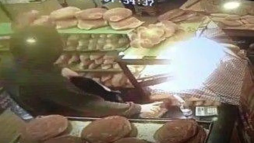 Sadaka kutusunu çaldı