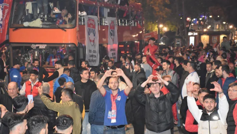 Şampiyon meydana sığmadı