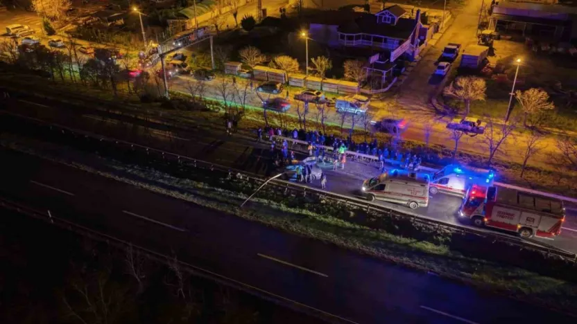 Silivri'de feci kaza: Araçta sıkışan sürücü hayatını kaybetti